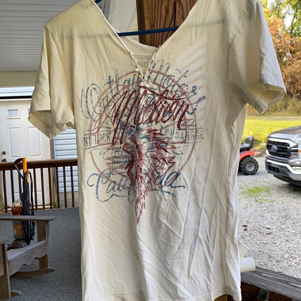 T-shirt from buckle